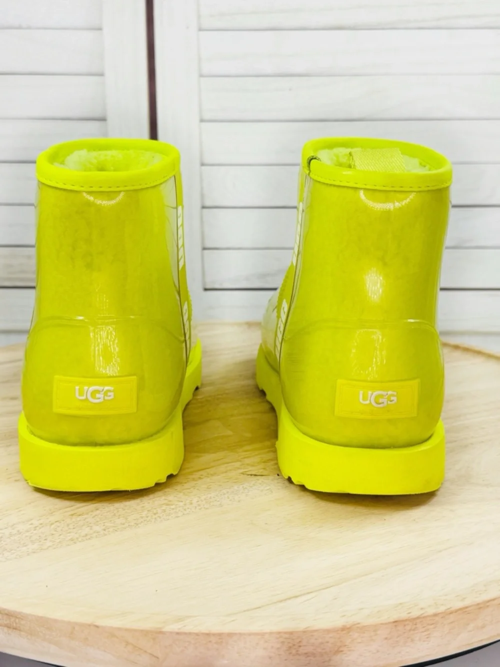 UGG Kids Classic Clear Mini II Boots Sherpa Lined Sulfur Green‎ Size 5 Big Kid